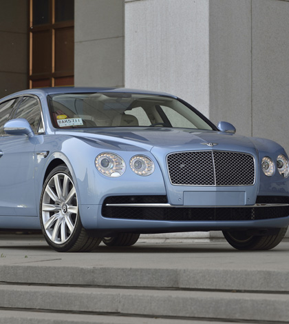 Bentley Flying Spur drives in grand style